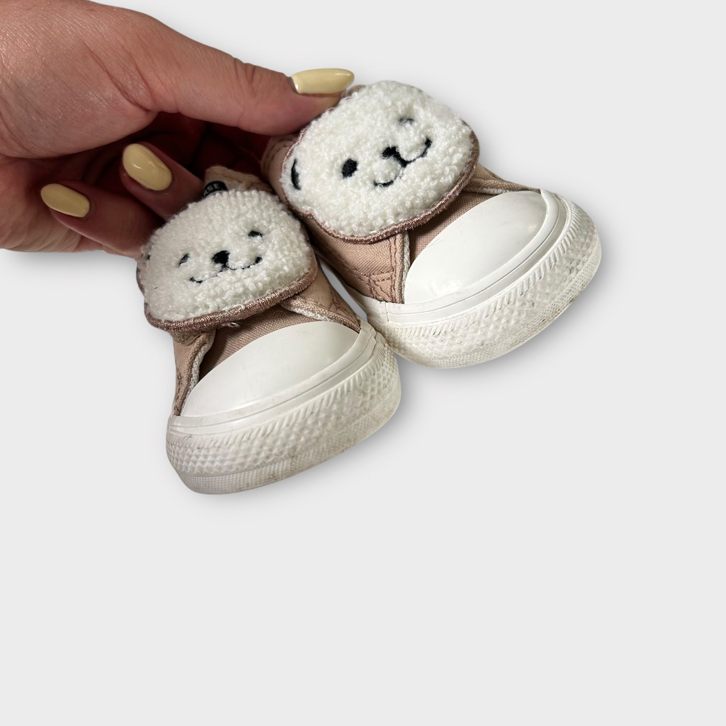 UK Infant Size 4 Unisex Converse Velcro Beige Teddybears
