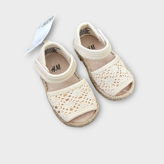 UK Infant Size 2/3 H&M Cream Crochet Knit Style Espadrille Sandals NEW